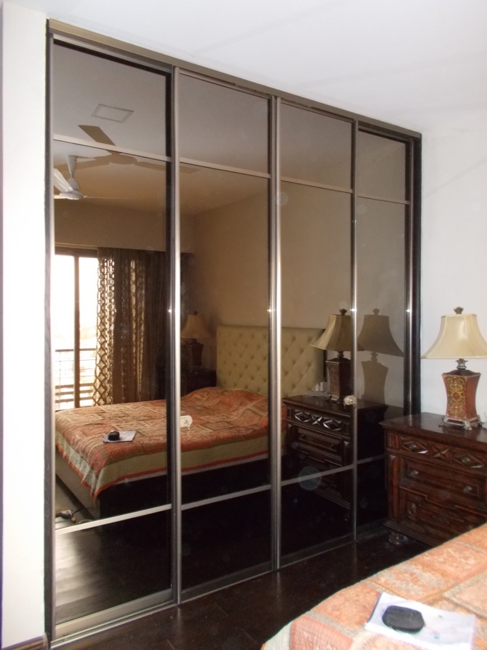 lacquer-glass-wardrobe-dealers-manufacturers-in-gurgaon-gurugram-india-top-dealers-manufacturers-in-gurgaon